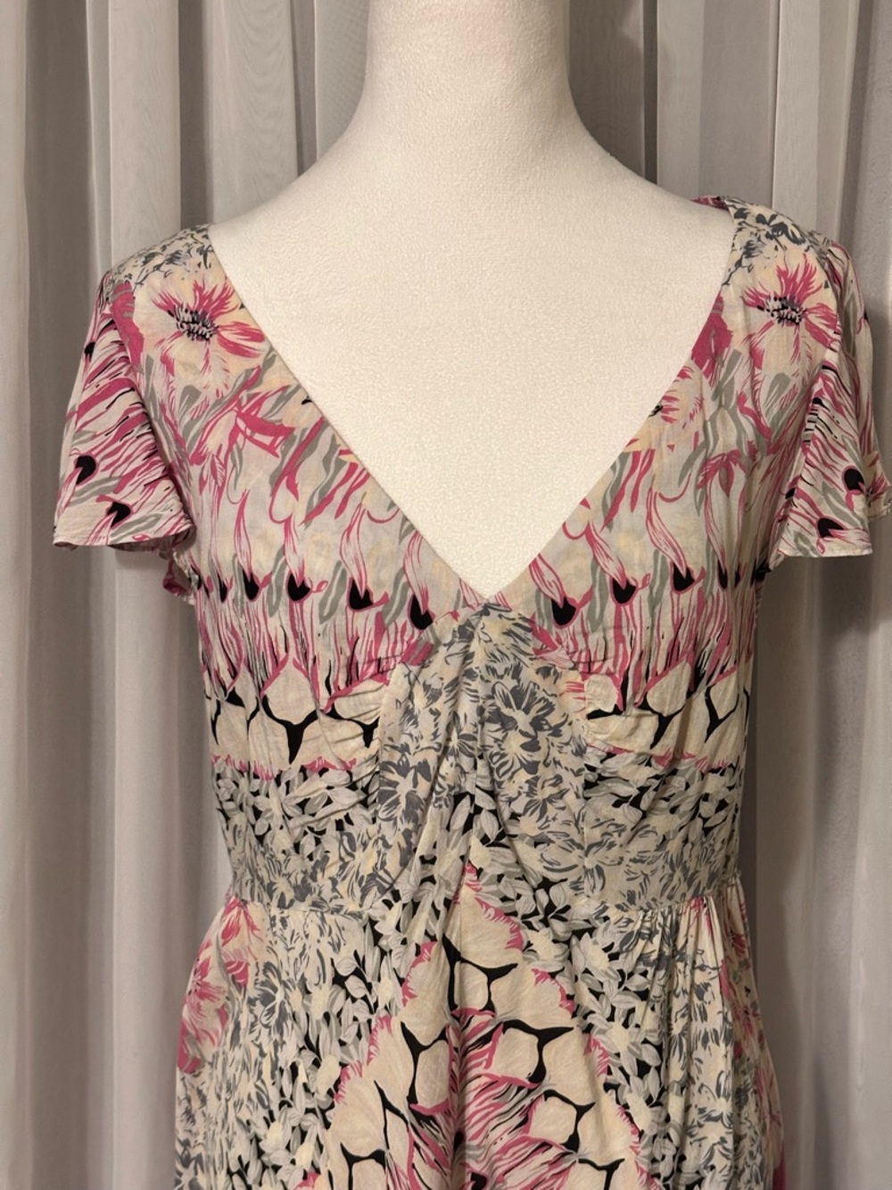 Free People Floral Pink Cream Black V-Neck Flutter Sleeve Dress Size 10 - Picture 2 of 11